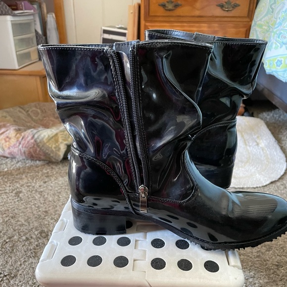 BEACON Black Patent Boots🖤 - Picture 3 of 6